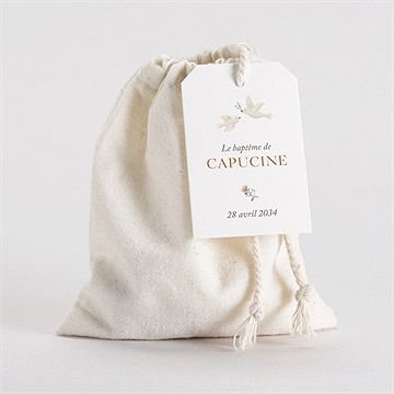 Pochon baptême douces colombes - Mise en situation