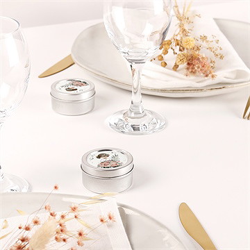 Bougie communion beauté au naturel argent - Mise en situation