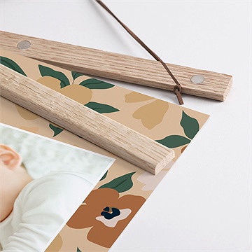 Affiche naissance fleurs vintage - Détail des supports en bois