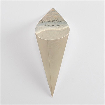 Cornet confettis mariage dans le sable