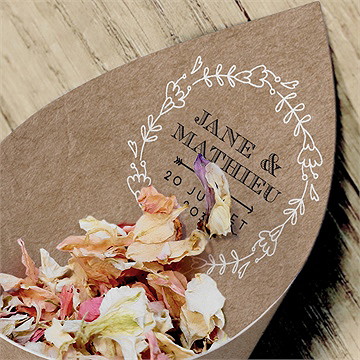 Cornet confettis mariage kraft en folie - Mise en situation