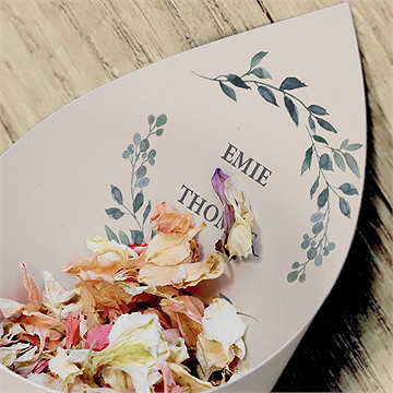 Cornet confettis mariage bel eclat - Mise en situation