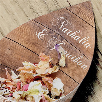 Cornet confettis mariage boisé - Mise en situation