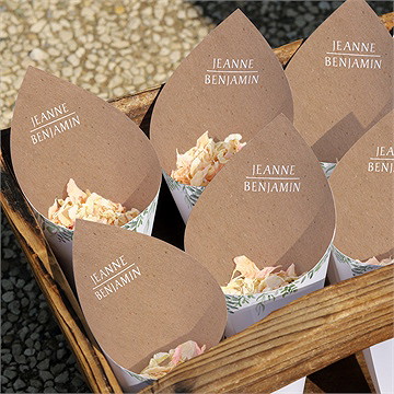 Cornet confettis mariage nature chic - Mise en situation