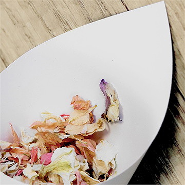 Cornet confettis mariage création vierge pliée - Mise en situation