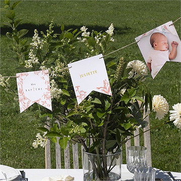 Guirlande baptême motif gravure - Mise en situation