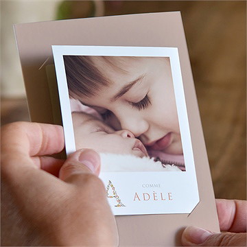 Faire-part naissance belle initiale duo - Mise en situation