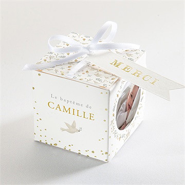 Boîte de dragées baptême vers le beau dorure
