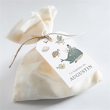 Etiquette baptême farandole marine - Mise en situation