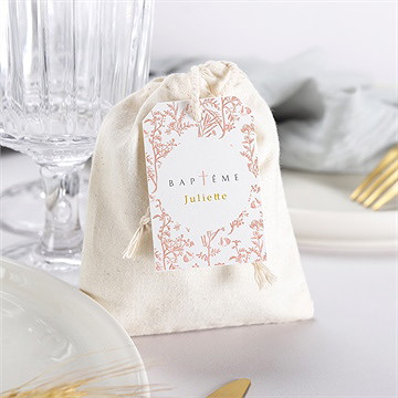 Boîte de dragées baptême motif gravure pochon - Mise en situation