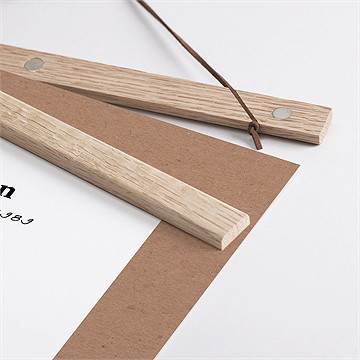 Affiche annonce grossesse arrière grand-mère - Détail des supports en bois