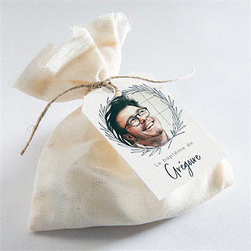 Etiquette baptême couronne végétale adulte - Mise en situation