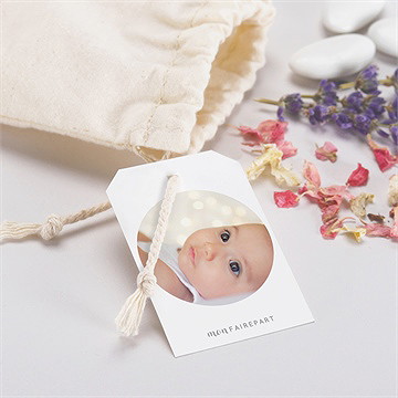 Pochon baptême colombe beige rosé - Mise en situation