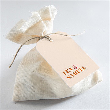 Etiquette mariage orange et fuchsia - Mise en situation