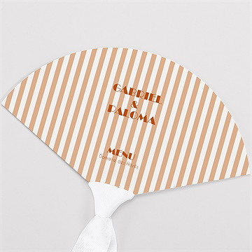 Menu mariage terracotta estival éventail - Mise en situation