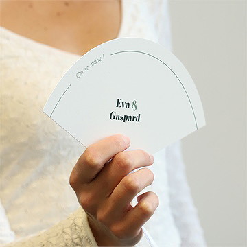 Eventail mariage tons vert sauge - Mise en situation