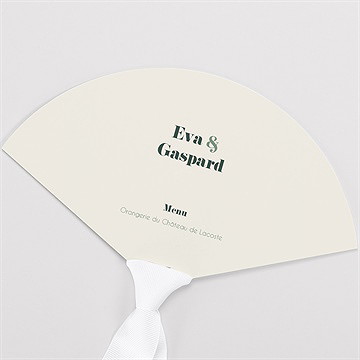 Menu mariage vert sauge éventail - Mise en situation
