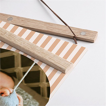 Affiche naissance rayures terracotta - Détail des supports en bois