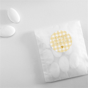 Sticker naissance jaune vichy - Mise en situation