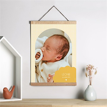 Affiche naissance jaune vichy - Mise en situation