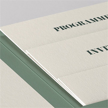 Faire-part mariage tons vert sauge pocketfold - Détail du faire-part