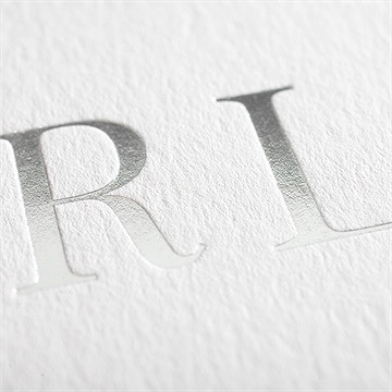 Faire-part mariage vierge initiales dorure argent - Détail du faire-part