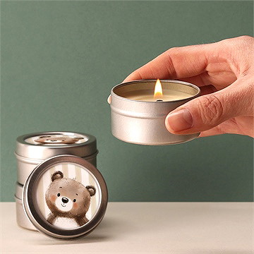 Bougie baptême ours en rayures argent - Bougie allumée