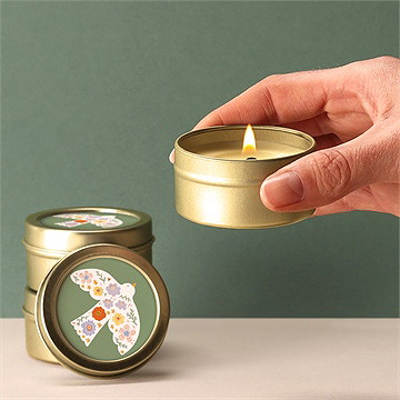 Bougie baptême colombe fleurie - Bougie allumée