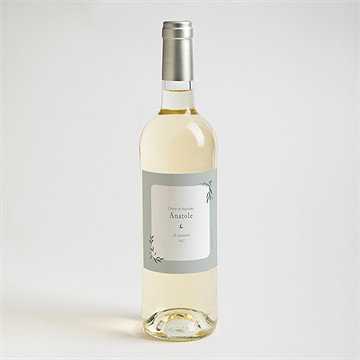 Etiquette de bouteille baptême photo vert sauge - Mise en situation