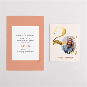 Invitation anniversaire paillette couleur 20 ans - Mise en situation