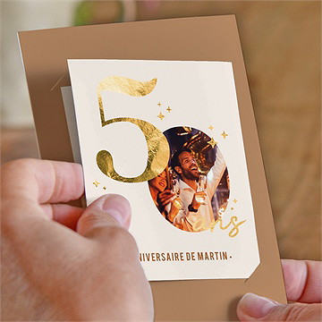 Invitation anniversaire paillette couleur 50 ans - Mise en situation