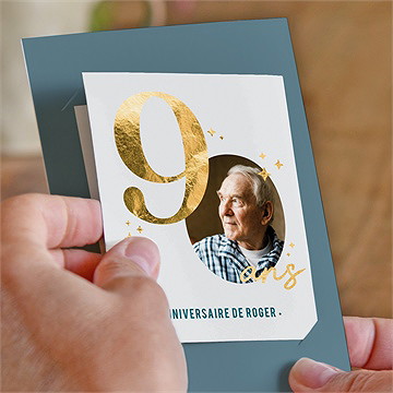 Invitation anniversaire paillette couleur 90 ans - Mise en situation