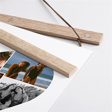Affiche témoin touche d'humour - Détail des supports en bois