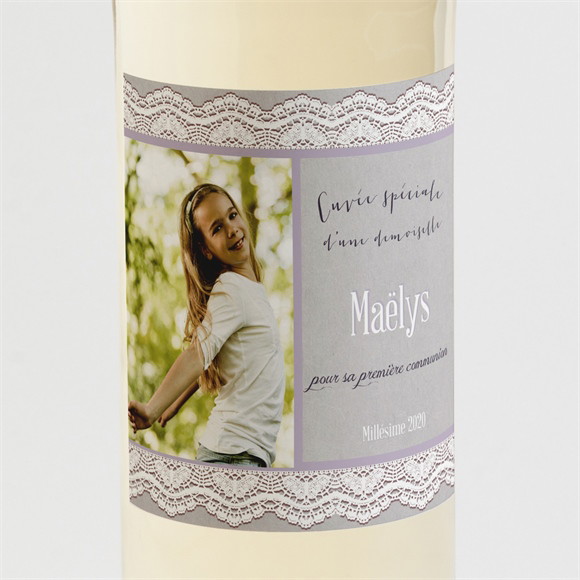 Etiquette de bouteille communion Tenue de dentelle réf.N300534