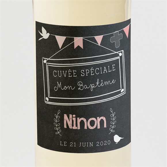 Etiquette de bouteille baptême Fanions roses sur ardoise réf.N300600