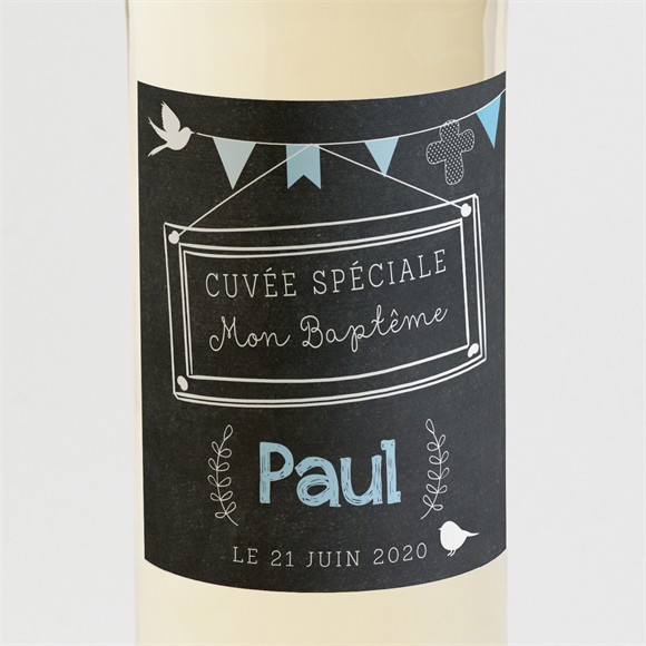 Etiquette de bouteille baptême Fanions bleus sur ardoise réf.N300601