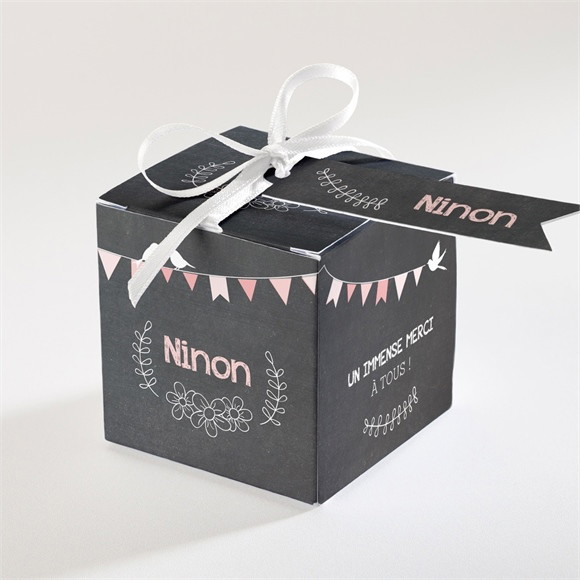Boîte de dragées baptême Fanions roses sur ardoise réf.N34022