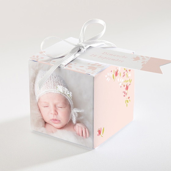 Boîte de dragées baptême douceur végétale rose