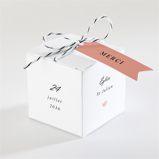 Boîte de dragées baptême millefeuille de rose