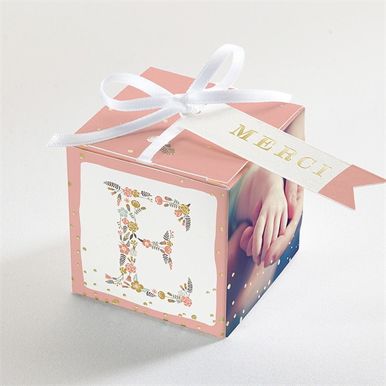 Boîte de dragées baptême initiales à motifs dorure