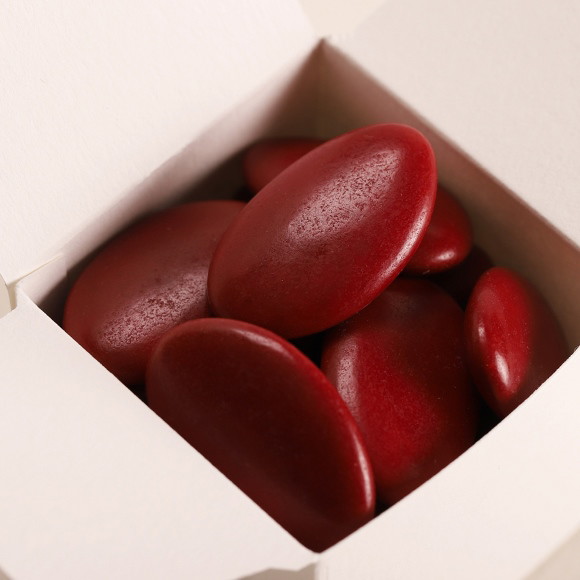 Dragées confirmation chocolat rouge bordeaux