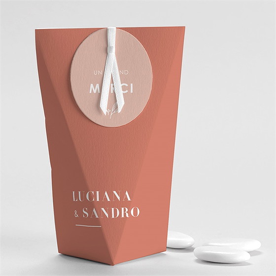 Boîte de dragées mariage beauté classique étui