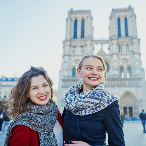 Deux amies à Paris
