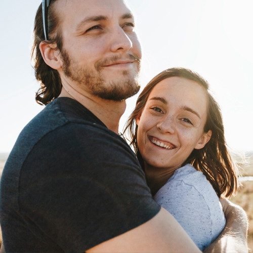 Couple enlacé